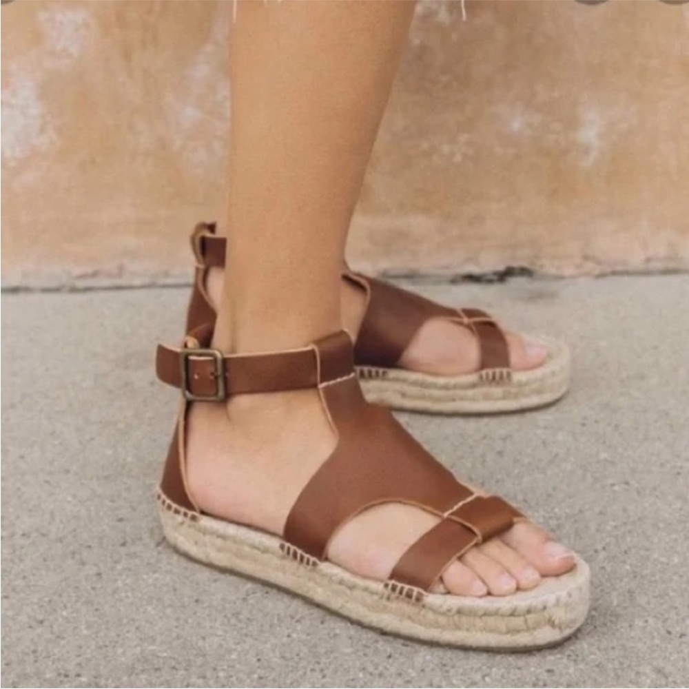 NWOT Soludos Leather Banded Shield Espadrille Sandals